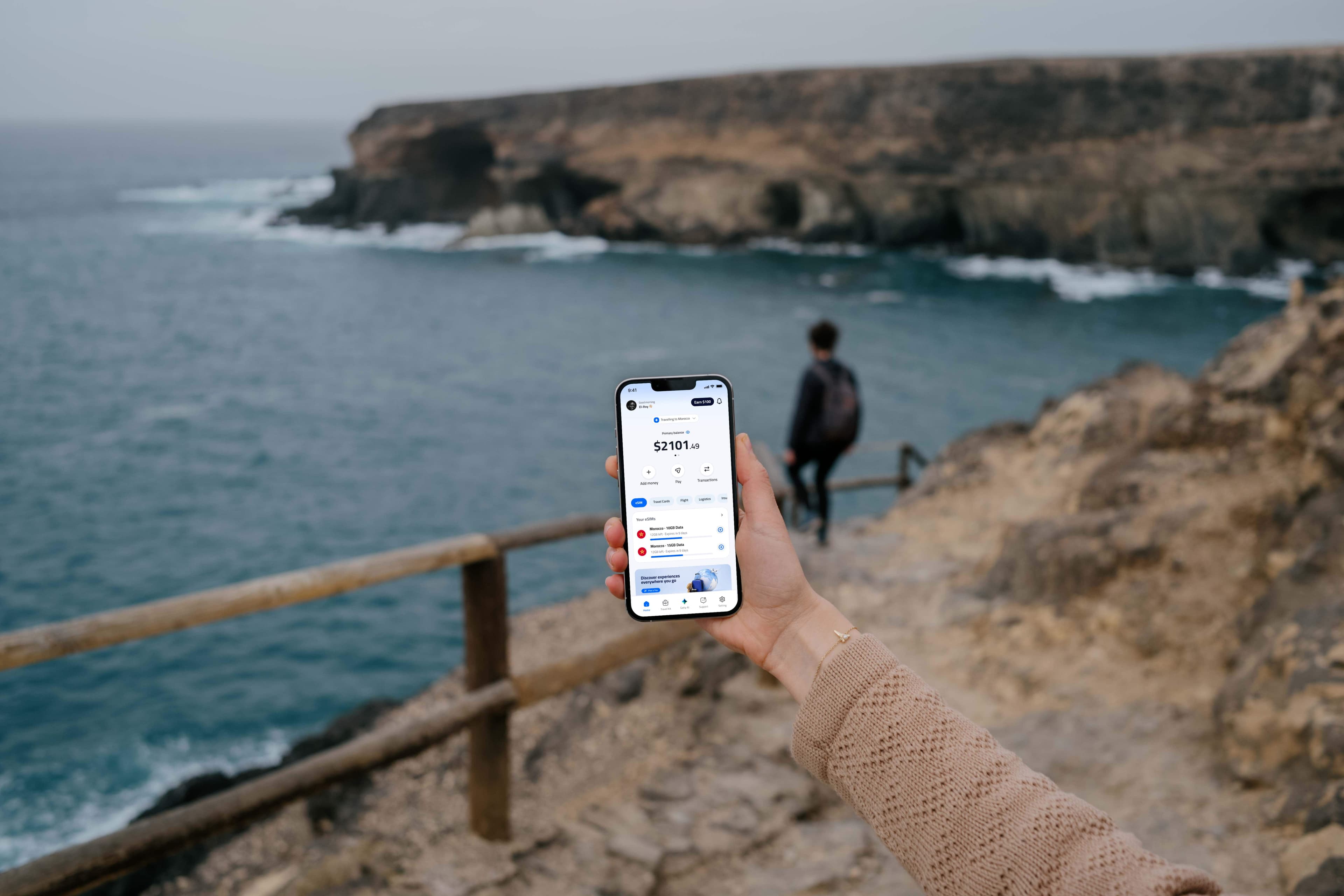 Traveler checking active eSIM data balance on Getly while traveling outdoors